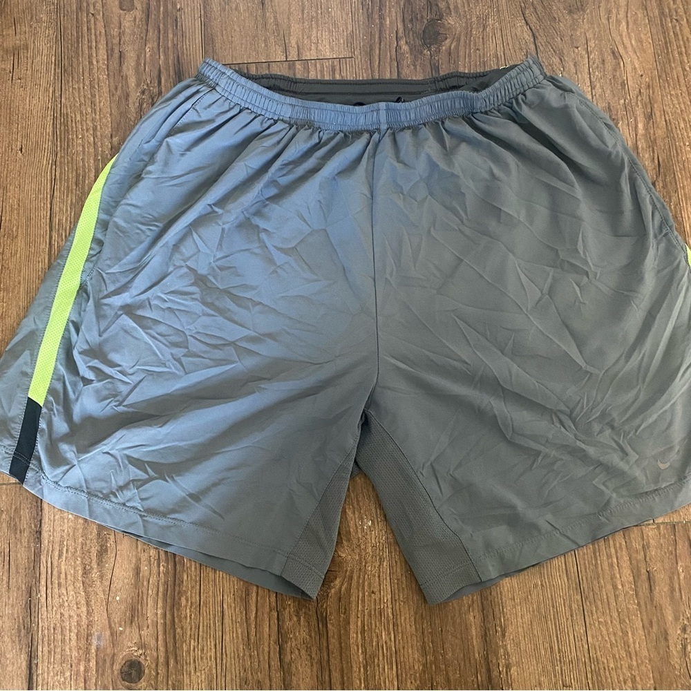 Nike Challenger Running 7" Shorts Mens XLarge Grey Volt Dri-Fit Athletic